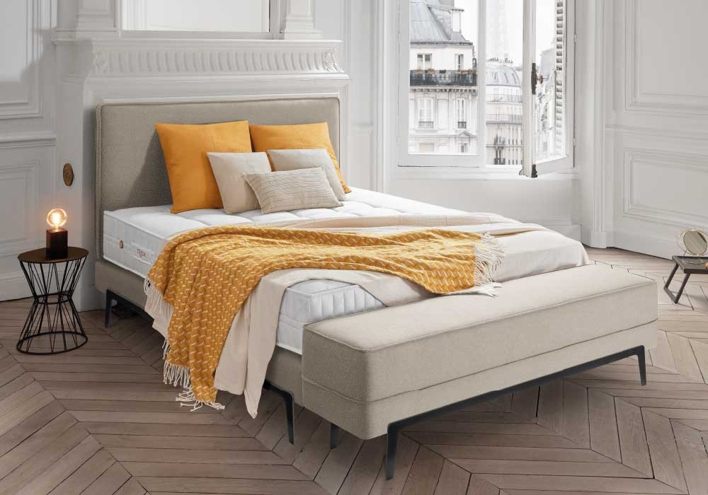 Treca Boxspringbett Adonis design by Andreas Weber mit leichter , filigraner Optik und mit Stahlkufe